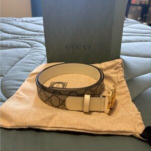 Gucci Men's Gray and Gold Signature Belt